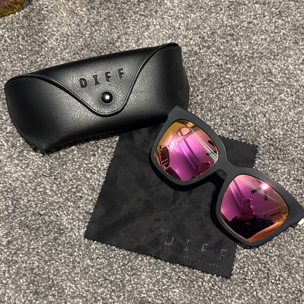Diff Bella Black Sunglasses with Pink Mirrored Lenses